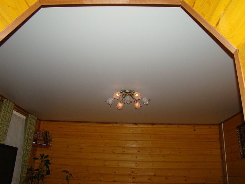 Матовый потолок в коттедж